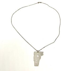 STERLING VERMONT STATE NECKLACE HEART CUTOUT HAMMERED PENDANT ITALY 925 CHAIN